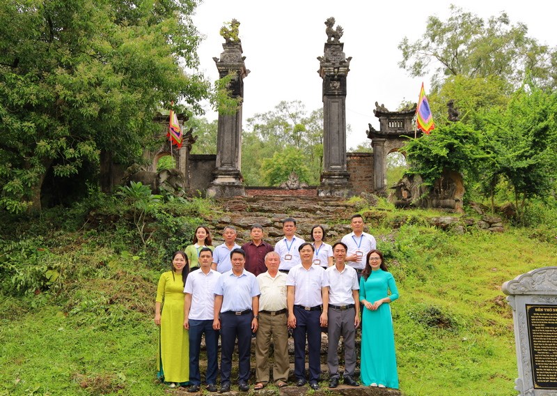 Anh-tin-bai