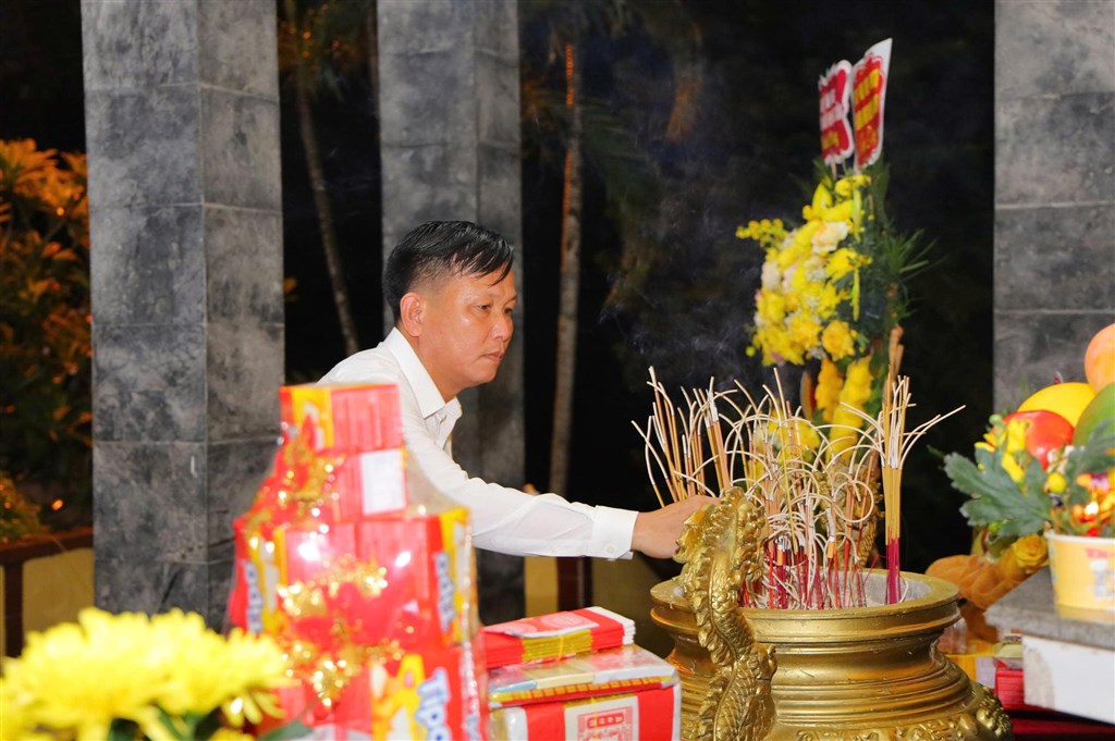 Anh-tin-bai