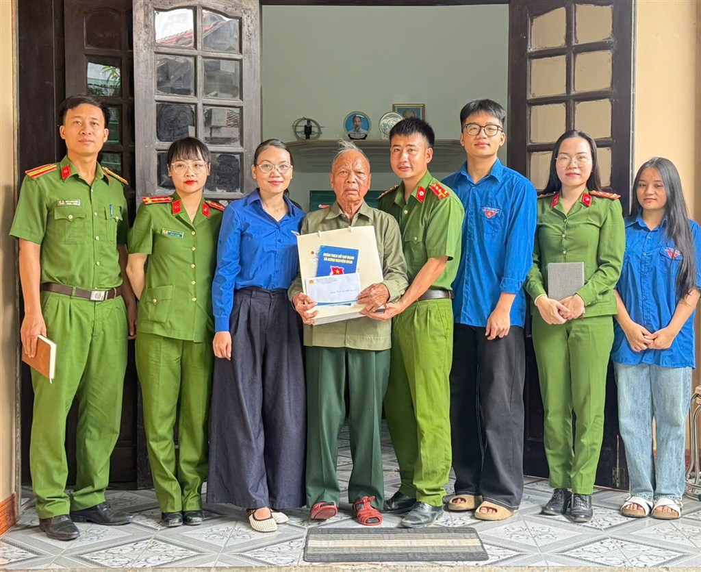 Anh-tin-bai
