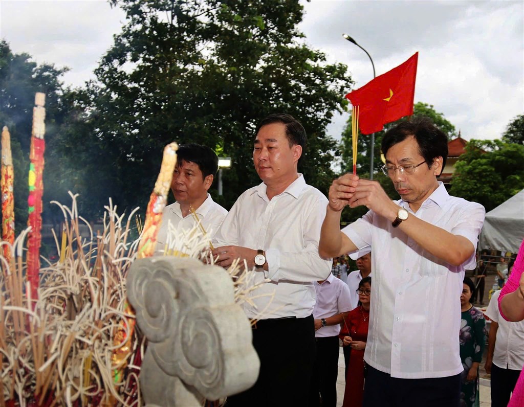 Anh-tin-bai