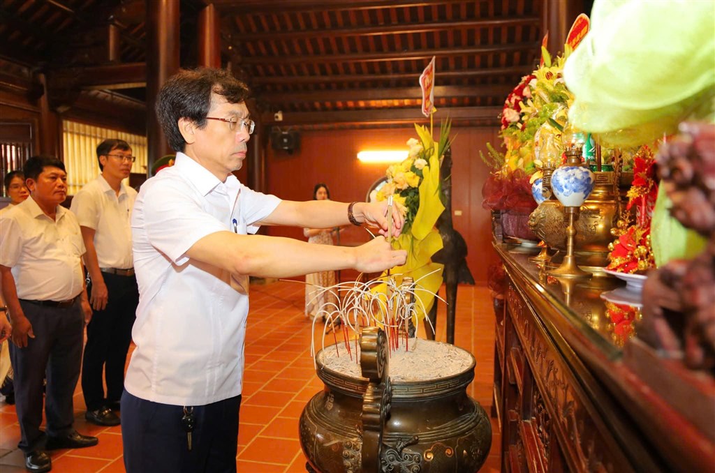 Anh-tin-bai