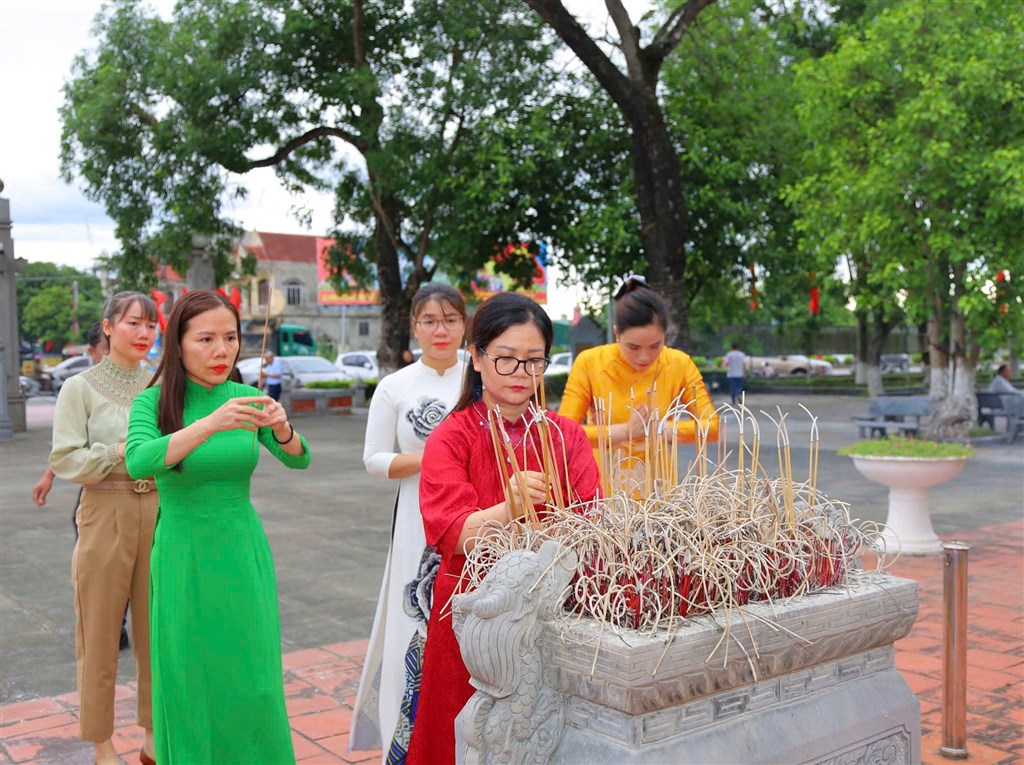Anh-tin-bai