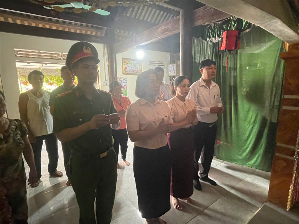 Anh-tin-bai