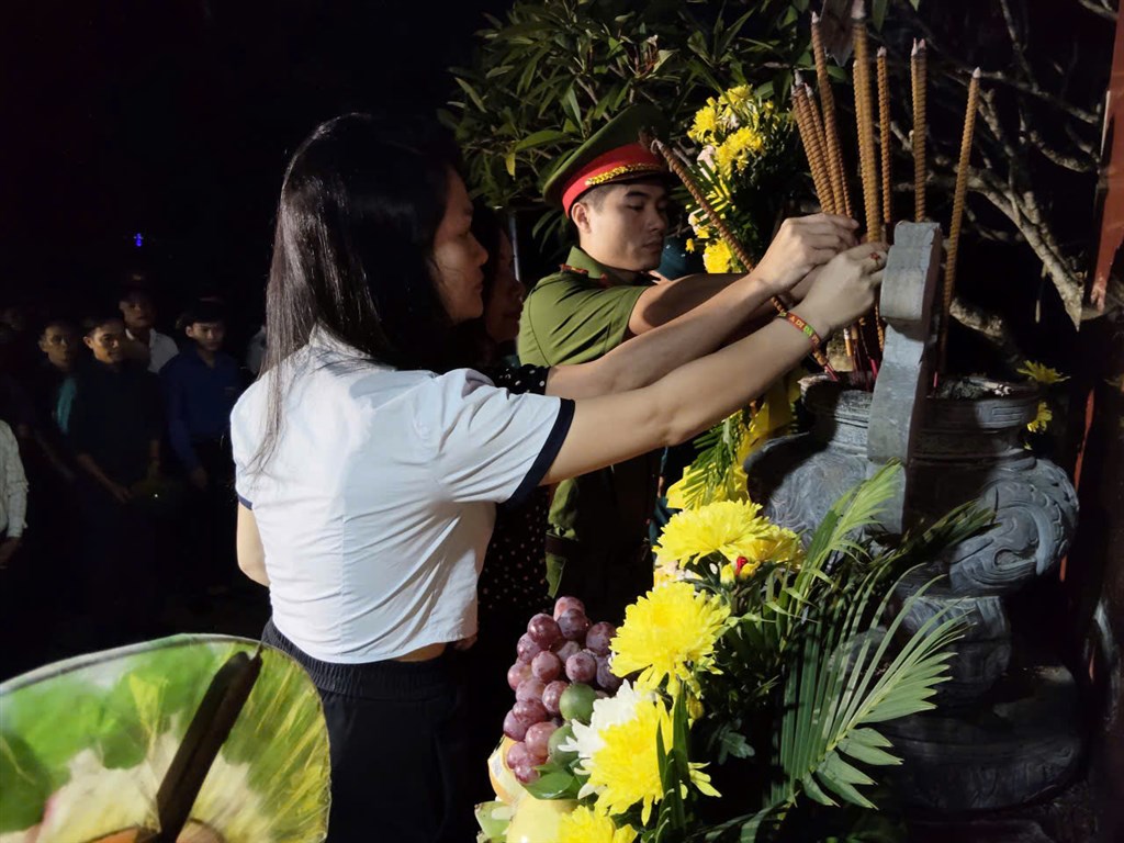 Anh-tin-bai