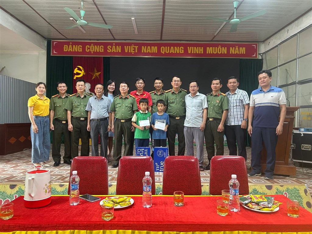 Anh-tin-bai