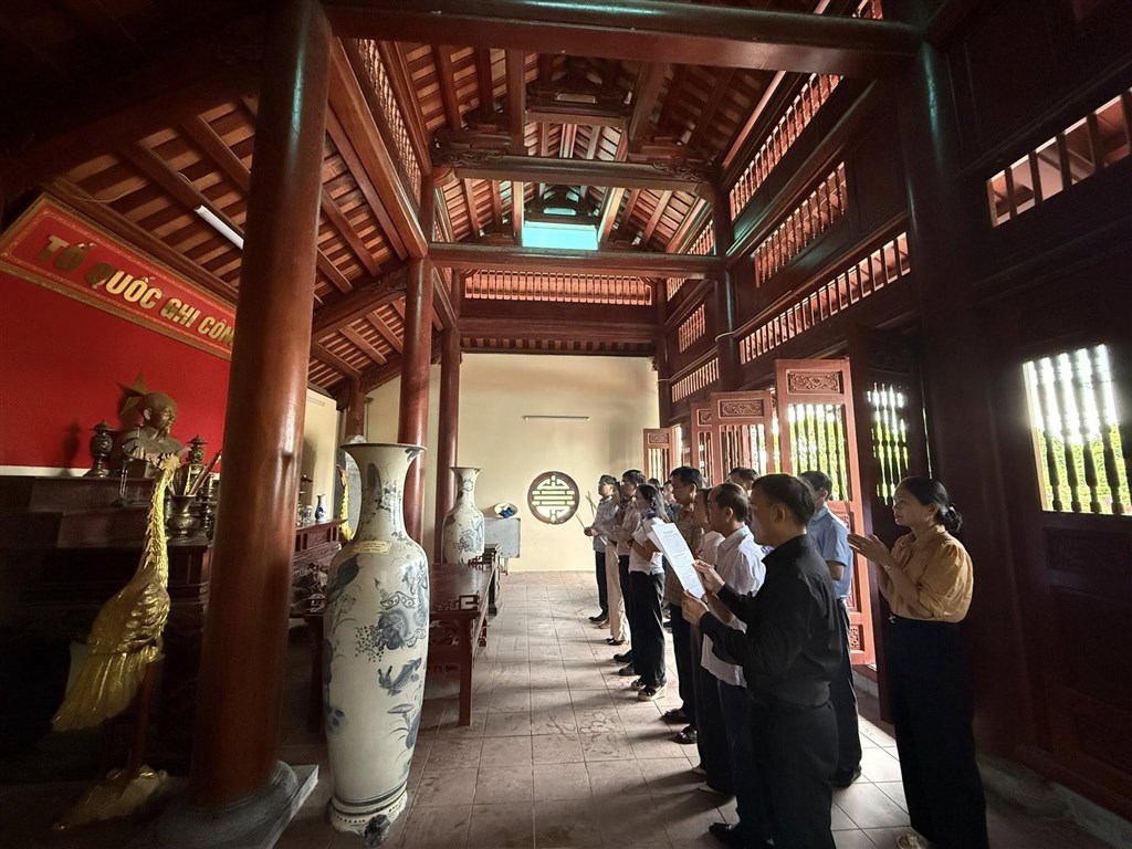 Anh-tin-bai