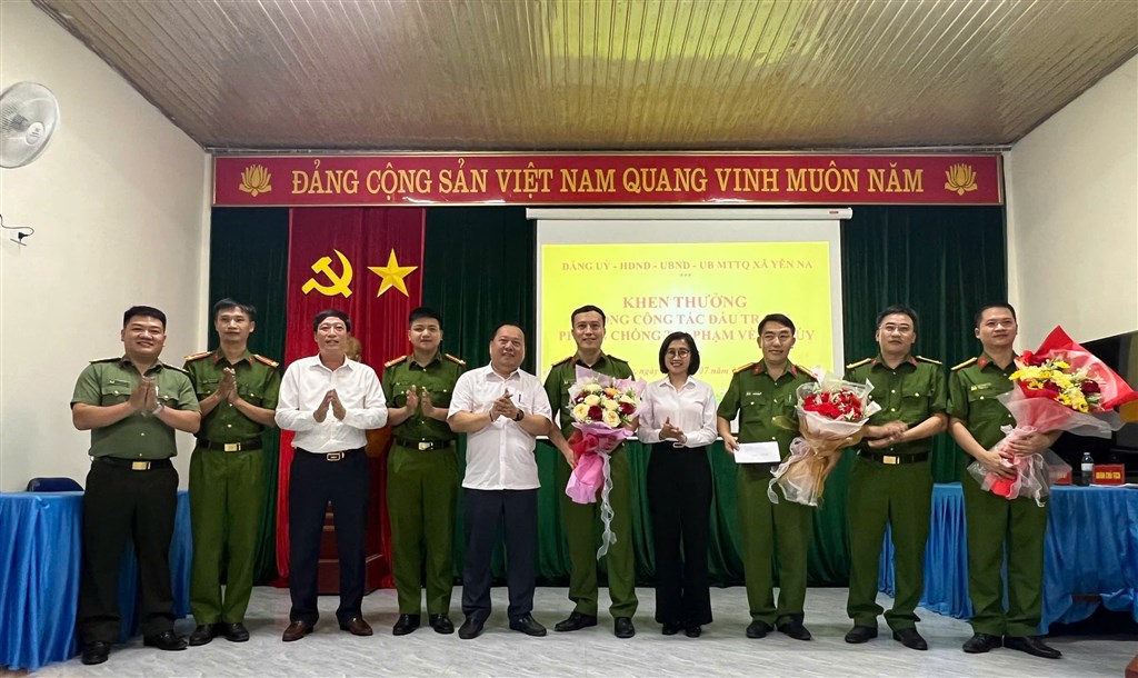 Anh-tin-bai