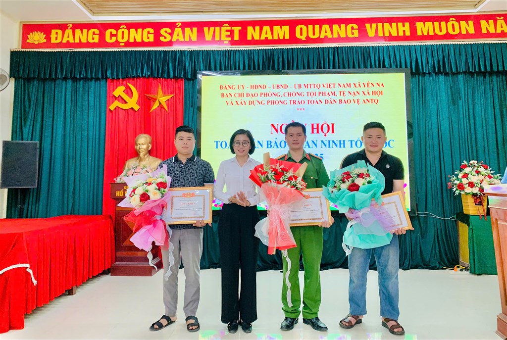 Anh-tin-bai